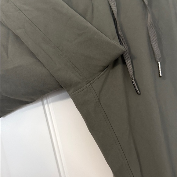 Lululemon - On The Fly Pant *27" - Grey Sage - Size 6 - Good Condition!! - Picture 8 of 11